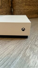 Predám Xbox One S 1TB - 5