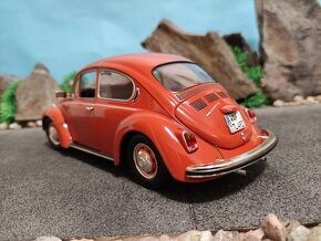 Prodám model 1:18 Volkswagen Beetle 1971 - 5