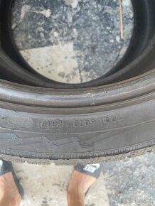 255/40r19 - 5