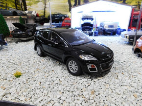 model auta 1:18  Mazda CX7 čierna farba paudi - 5