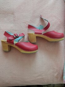 Dreváky,sandále červené kožené č.35 - 5
