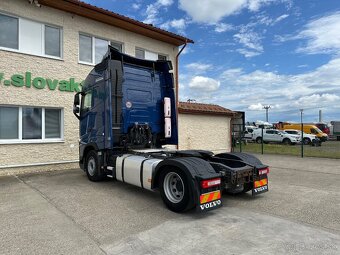 VOLVO 2022 VIN 057 - 5