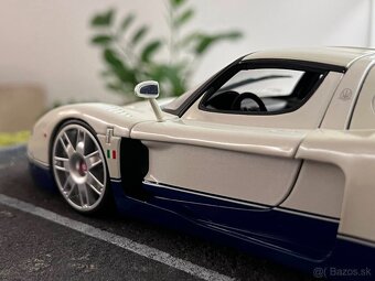 1:18 2005 MASERATI MC12 (V12) - Hotwheels - 5