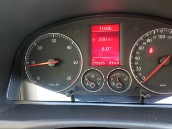 Volkswagen Touran 2,0TDi - 5