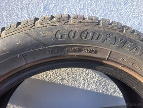 215/55 r17 Goodyear ultragrip - 5