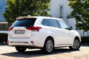 Mitsubishi Outlander 2.4 MIVEC PHEV Instyle 4WD - 5