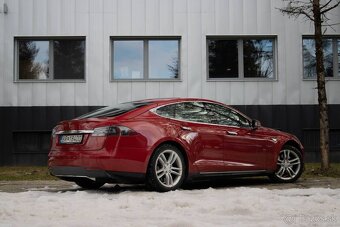 Tesla Model S - 5