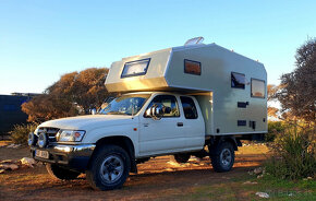 Toyota Hilux X-cab with Bimobil Husky 240 - 5