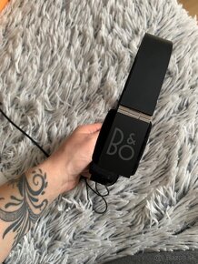 Černé a bílé Bang & Olufsen designová sluchátka Form 2i Head - 5