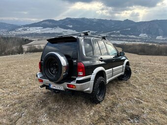 Suzuki Grand Vitara 2.5 V6 - 5