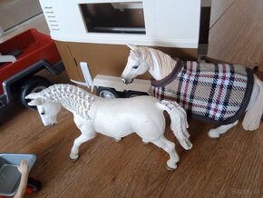 Prepravnik na koniky s autom od Schleich - 5