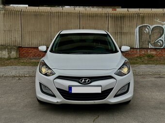 Hyundai i30 1.4, M6, benzín, senzory, výhrevy sedačiek - 5