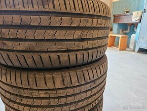 Pneu 245/40R18 - 5