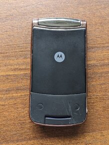 Motorola RAZR2 V9 - 5