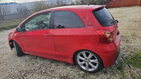 Yaris TS 1.8 Lux + - 5