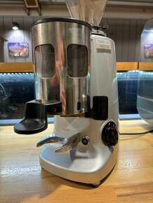 Pákový kávovar La Cimbali M32 bistro s mlyncom Mazzer - 5