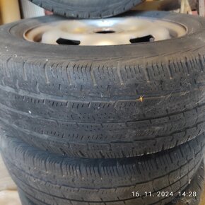 Predám pneumatiky s diskami 195/70 R15 - 5