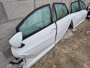 Predám náhradné diely na Seat Ibiza 6p8 combi biela farba - 5