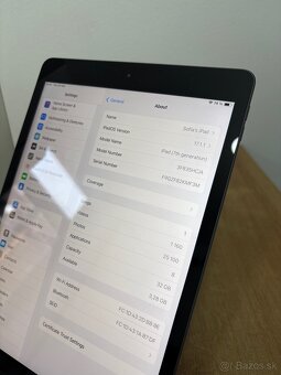 Apple iPad 7th 32GB 2018 - 5