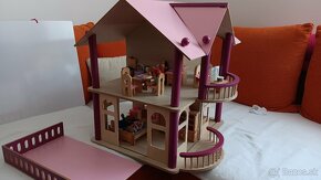 Drevený domček pre bábiky s nábytkom - 5