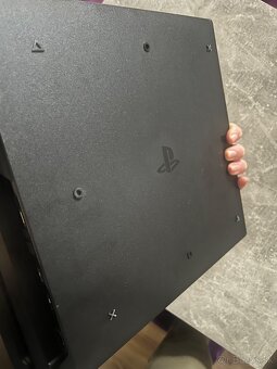 Playstation 4 pro - 5