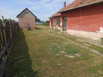 Stary rodinný dom , pozemok Bešeňov - 5