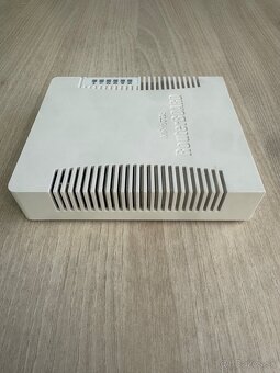 MikroTik RouterBOARD 260GS 5-portový - 5