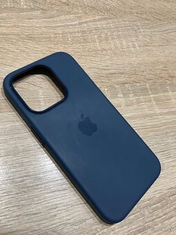 iPhone 15 Pro black titanium - 5