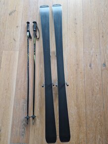 Predám lyže Atomic Redster juniorské 140cm a palice za 70eur - 5