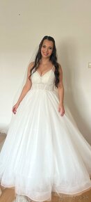 Trblietavé svadobné šaty s kamienkami - 5