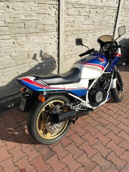 HONDA VF750F - 5