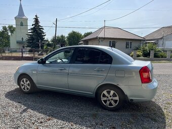 Predám HYUNDAI ACCENT SEDAN 71,3KW Manuál - 5