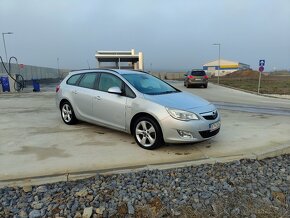 Opel  Astra J Sports Tourer - 5