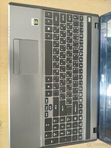 Notebook Acer Aspire 5755g s poškodenym matrixom - 5