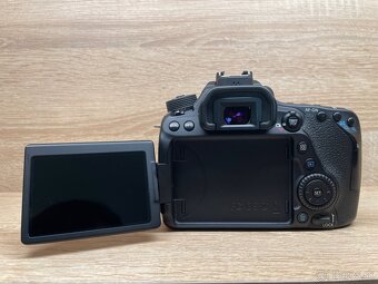 Canon EOS 80D - 5