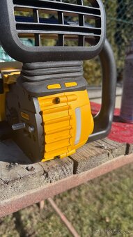 DeWalt FlexVolt píla DCM575N - 5