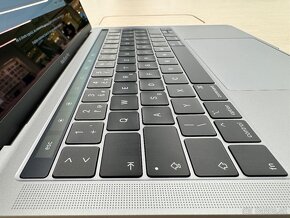 MacBook Pro (13-palcový, 2019) - 5