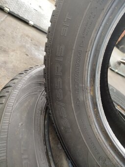 Predám 2ks zimných pneu 195/65 R15 5mm cena 5€/ks - 5