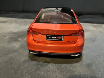 Škoda Octavia 4 v mierke 1:18 - 5