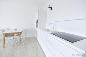 Moderne zariadený 2 izbový byt AUPARK- Kratkodobý Prenájom - 5