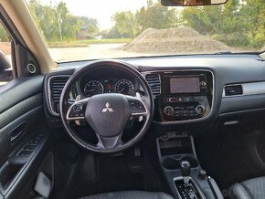 Mitsubishi Outlander 2.2D 4x4/1. Majiteľ/4x4/Automat/7 miest - 5