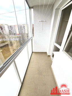 Na predaj veľký 1 izbový byt so zasklenou lodžiou, 38 m2, Tr - 5