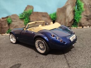 Prodám model 1:18 Wiesmann Roadster MF3 - 5