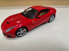 Predám Hotwheels Elite Ferrari F12 1/18 - 5