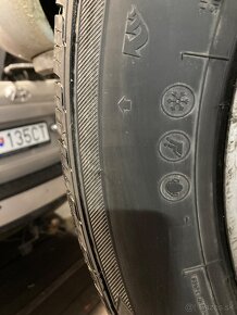 Predám zimné pneu 235/60R18 2 kusy SUV - 5