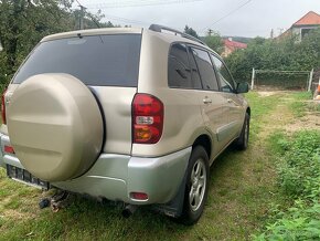 Predám zachovalú Toyota RAV 4 2,2 diesel rv2004 189tis.km - 5