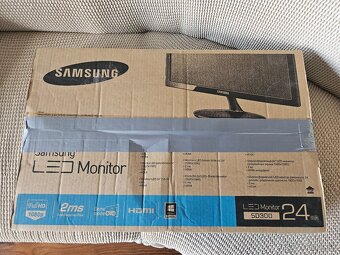 Samsung 24" LED PC Monitor S24D300 - 5