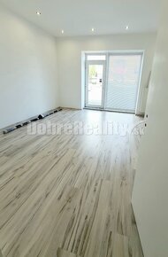 Na predaj priestor na prízemí 42.30m2 s výkladom do ulice na - 5