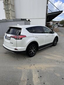 Toyota RAV4 2.0 l D-4D Manual FWD - 5