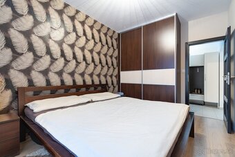 NA PREDAJ KRÁSNY 3 IZBOVÝ BYT S NÁBYTKOM V CENE | 70m2 + LOG - 5